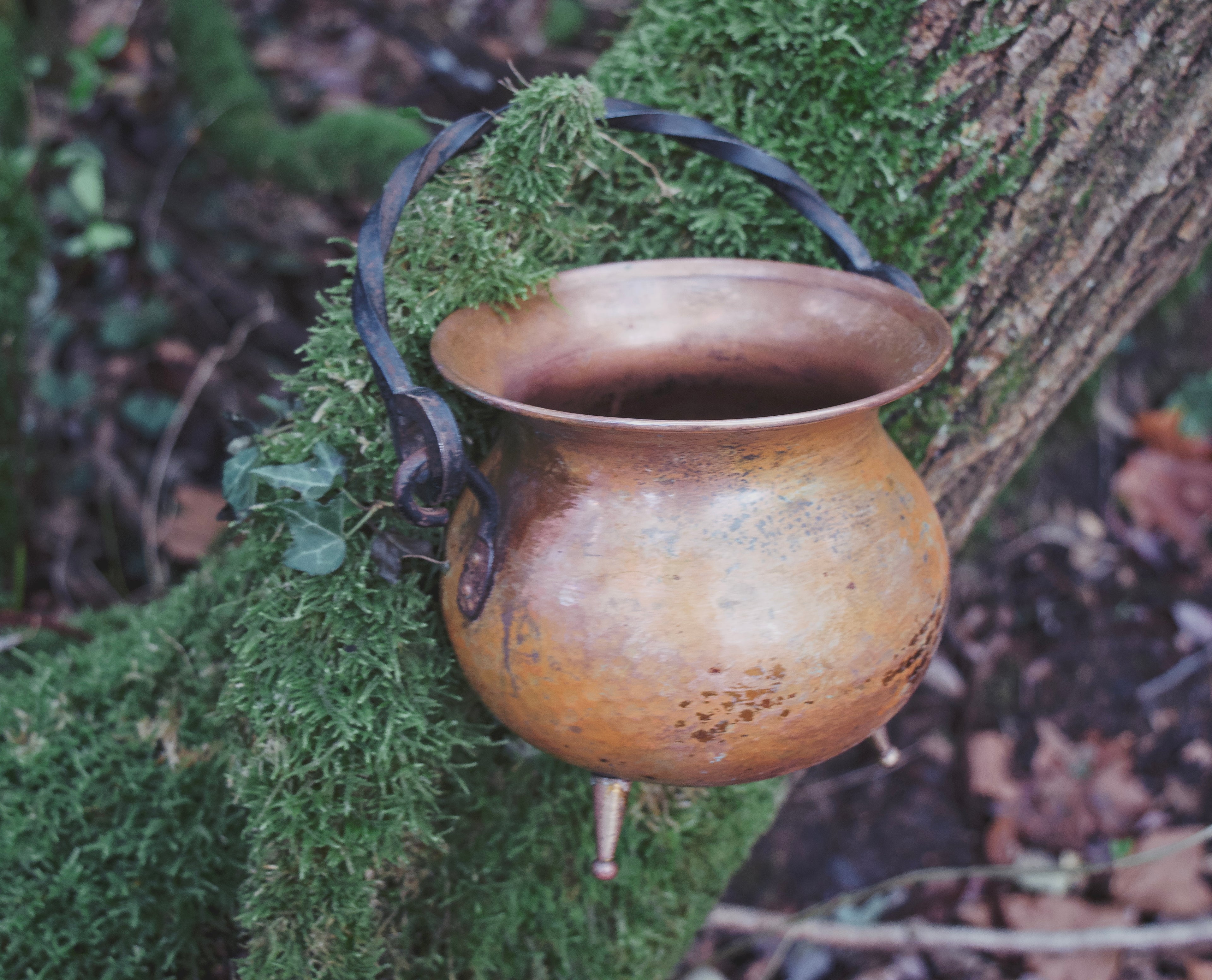 Petite French Copper Cauldron on Three Legs — Wrought-Iron Handle, Brass Feet, and Timeless Form