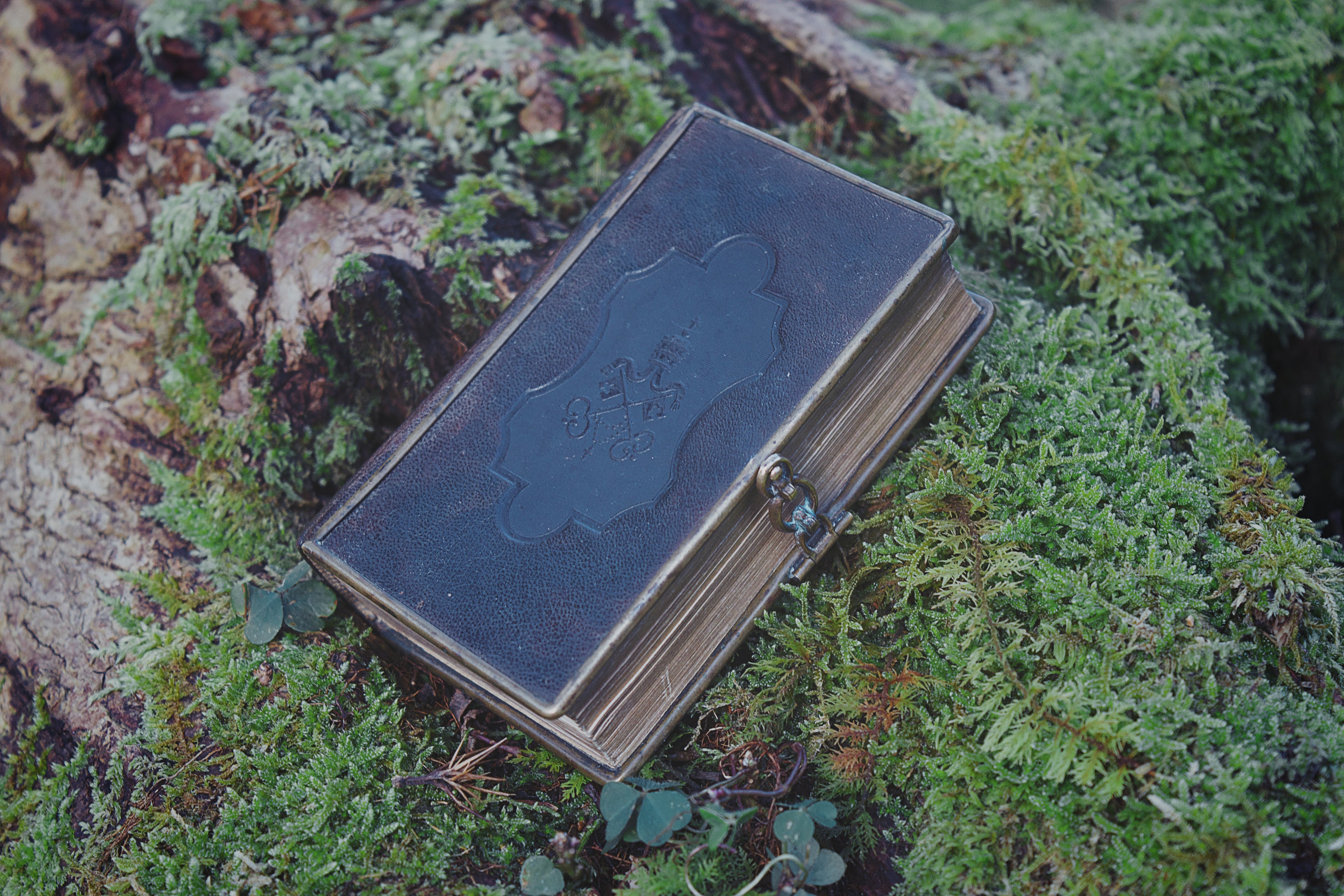Recueil Sacré: Libellus Precum Reliquary Casket Book with St. Peter’s Keys