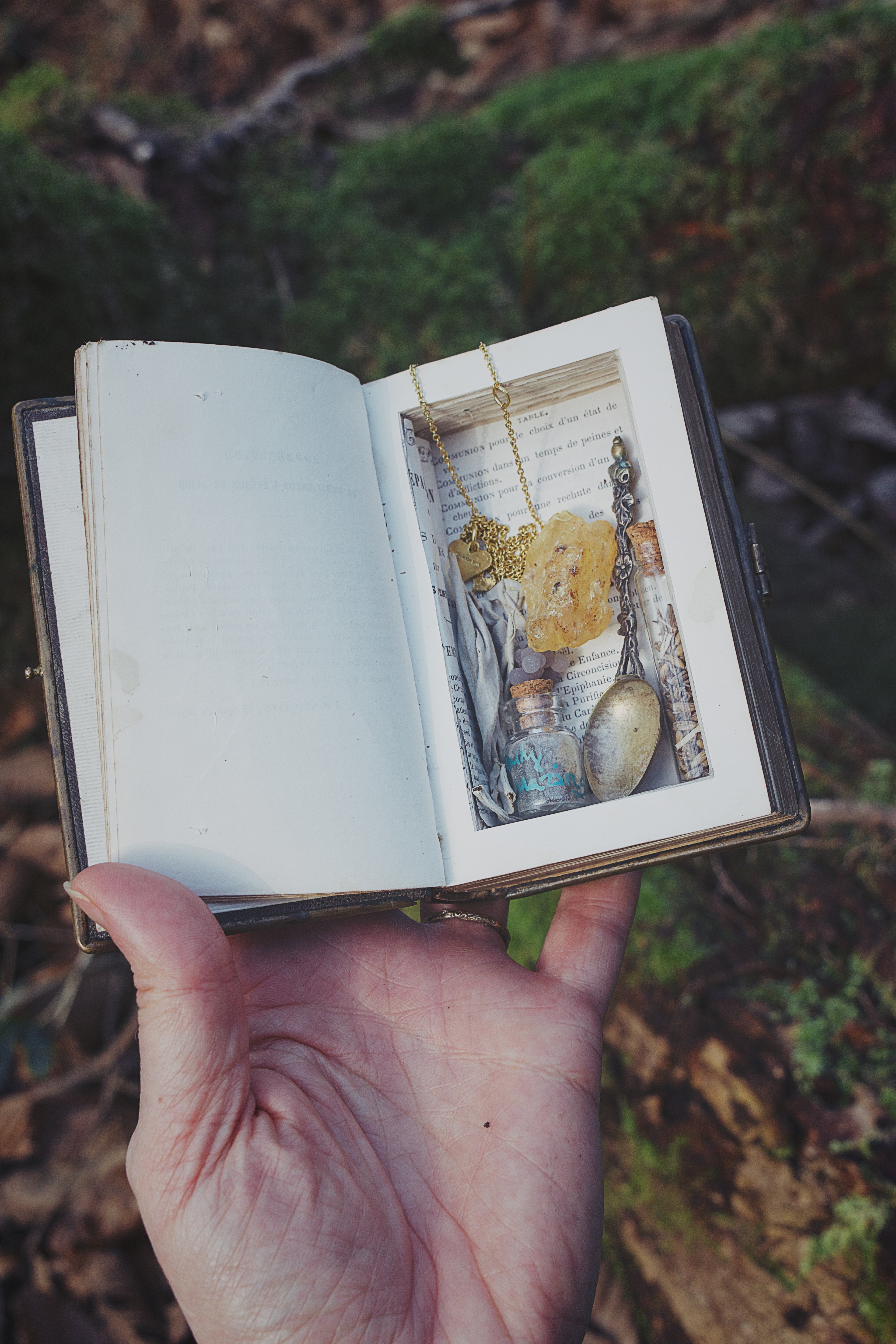 Recueil Sacré: Libellus Precum Reliquary Casket Book with St. Peter’s Keys