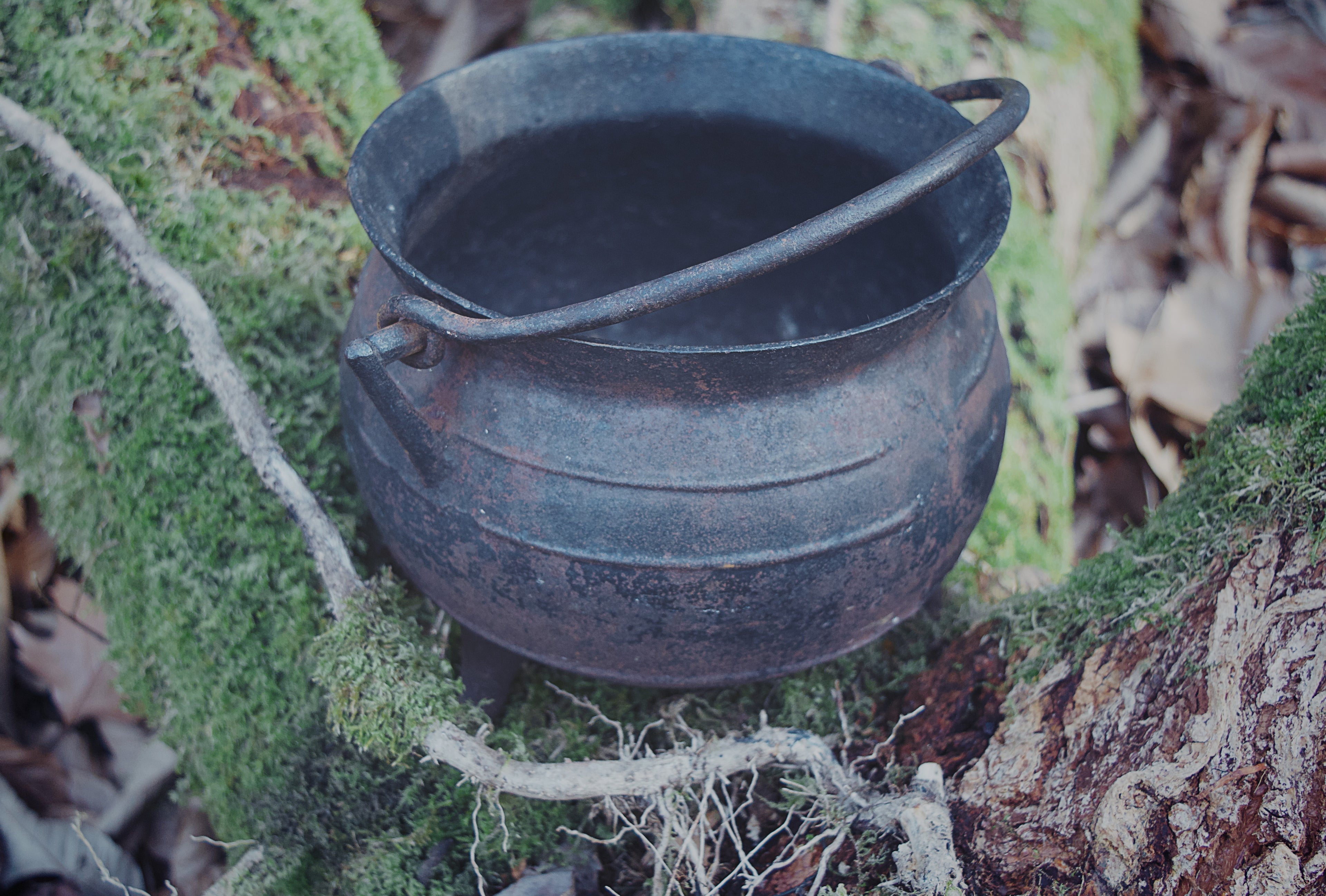 Substantial Cast Iron Witch’s Cauldron — Timeless Pot-Belly Silhouette with Three Legs & Swing Handle