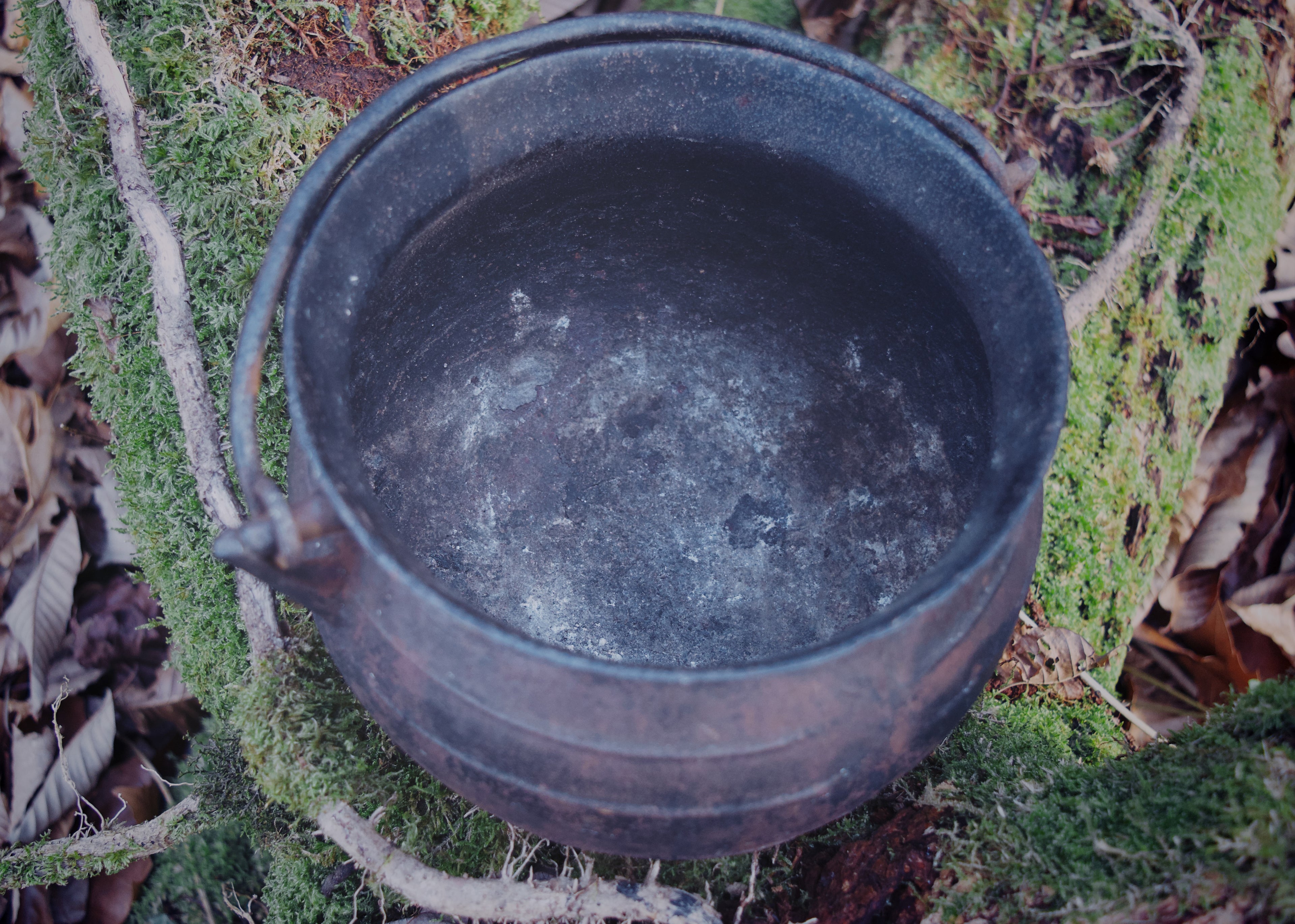 Substantial Cast Iron Witch’s Cauldron — Timeless Pot-Belly Silhouette with Three Legs & Swing Handle