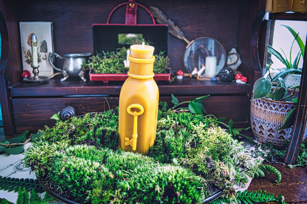 Large Honeyjar wtih Skeleton Key