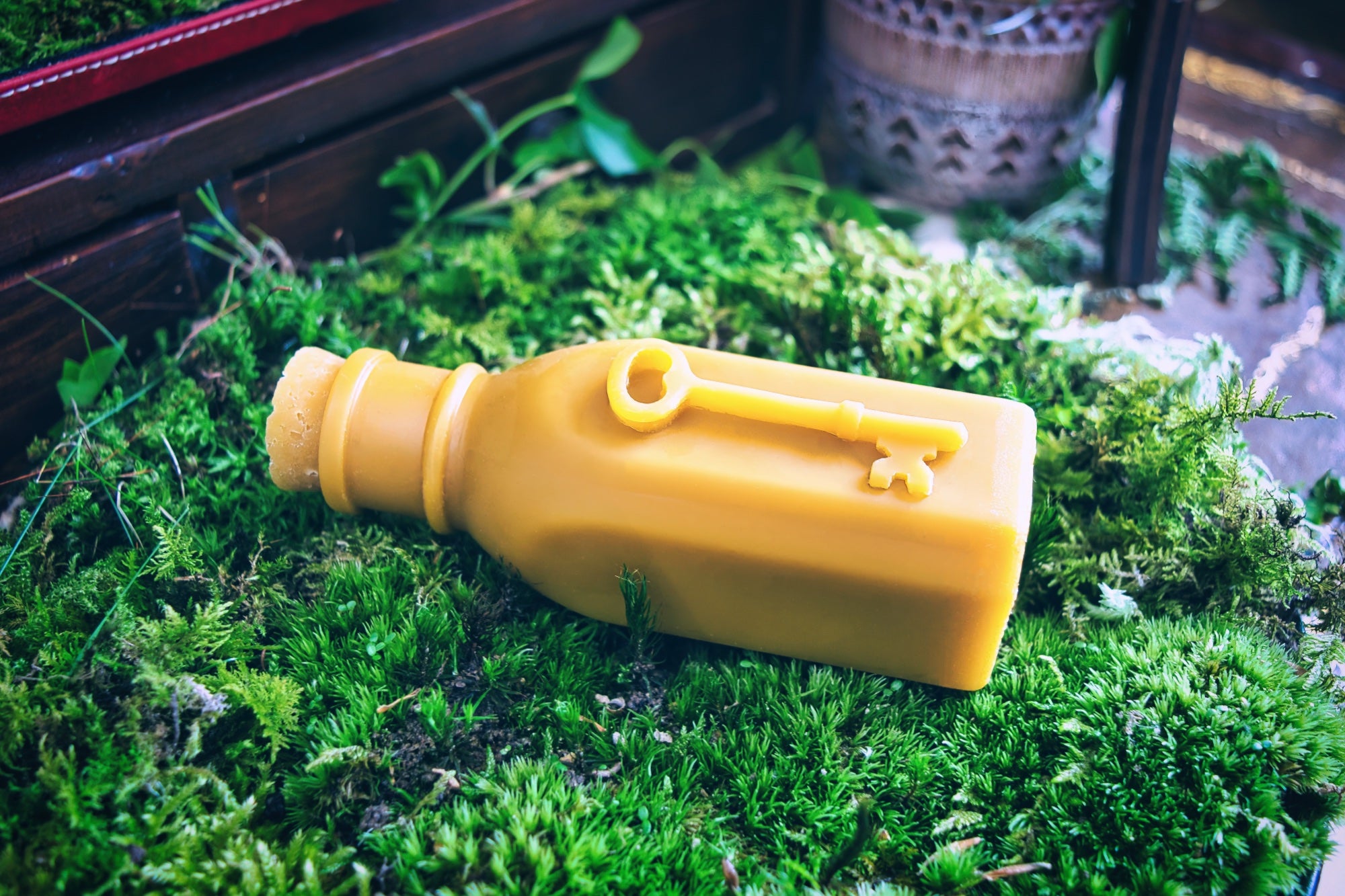 Large Honeyjar wtih Skeleton Key