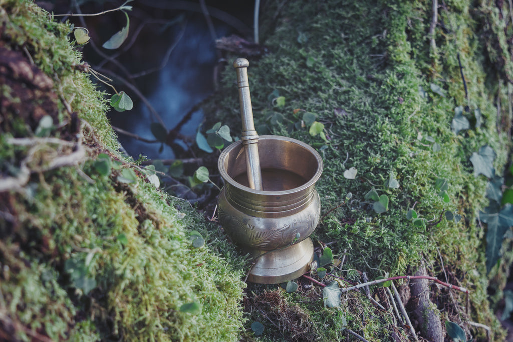Bronze Apothecary Curio – Arcane Mortar & Pestle