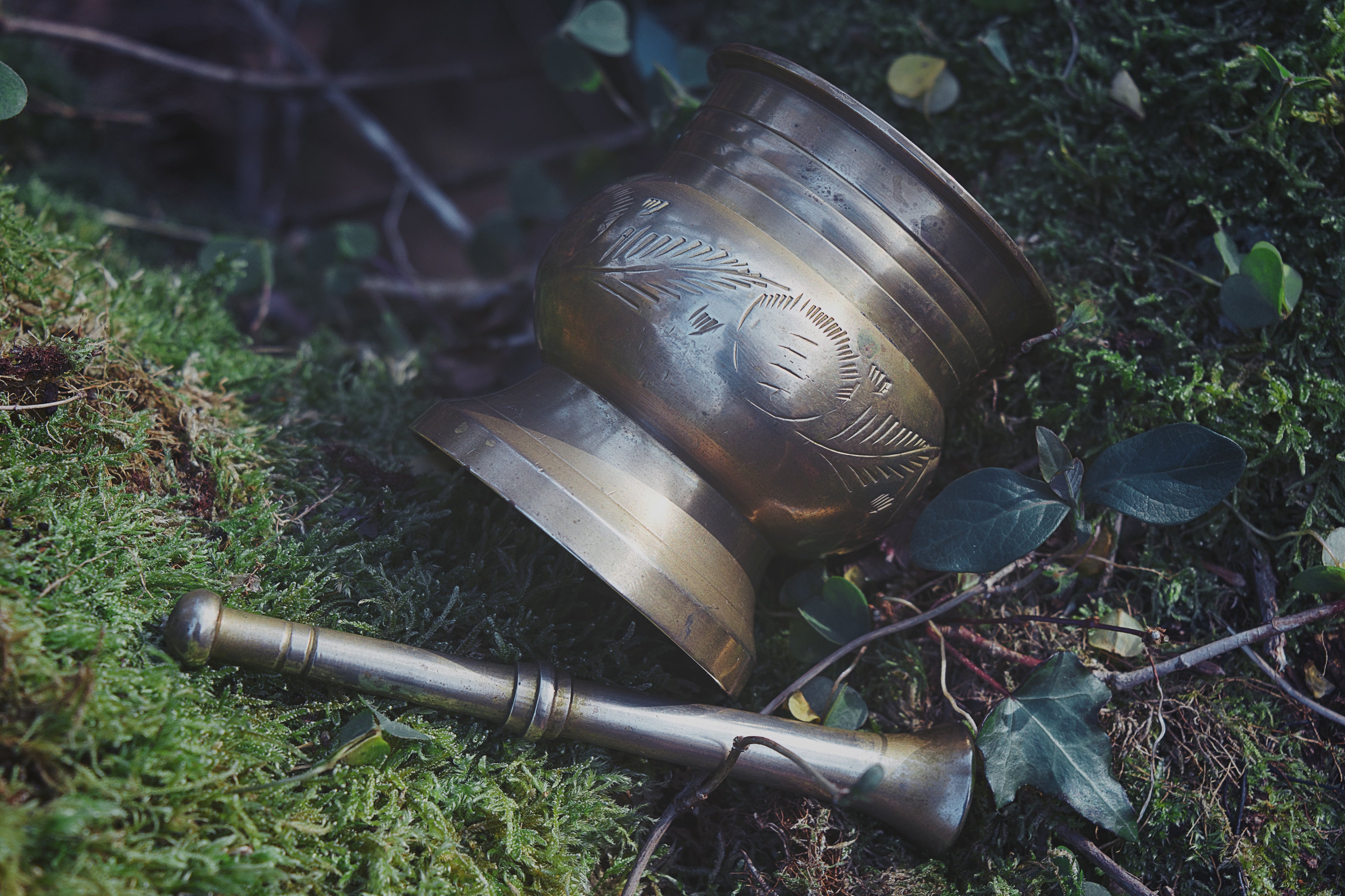 Bronze Apothecary Curio – Arcane Mortar & Pestle