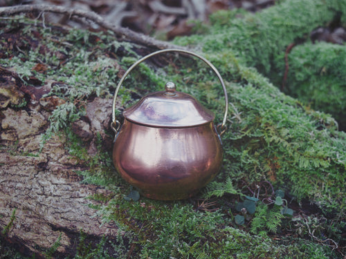 Compact Copper Cauldron — Iconic Pot-Bellied Form with Brass Finial Lid