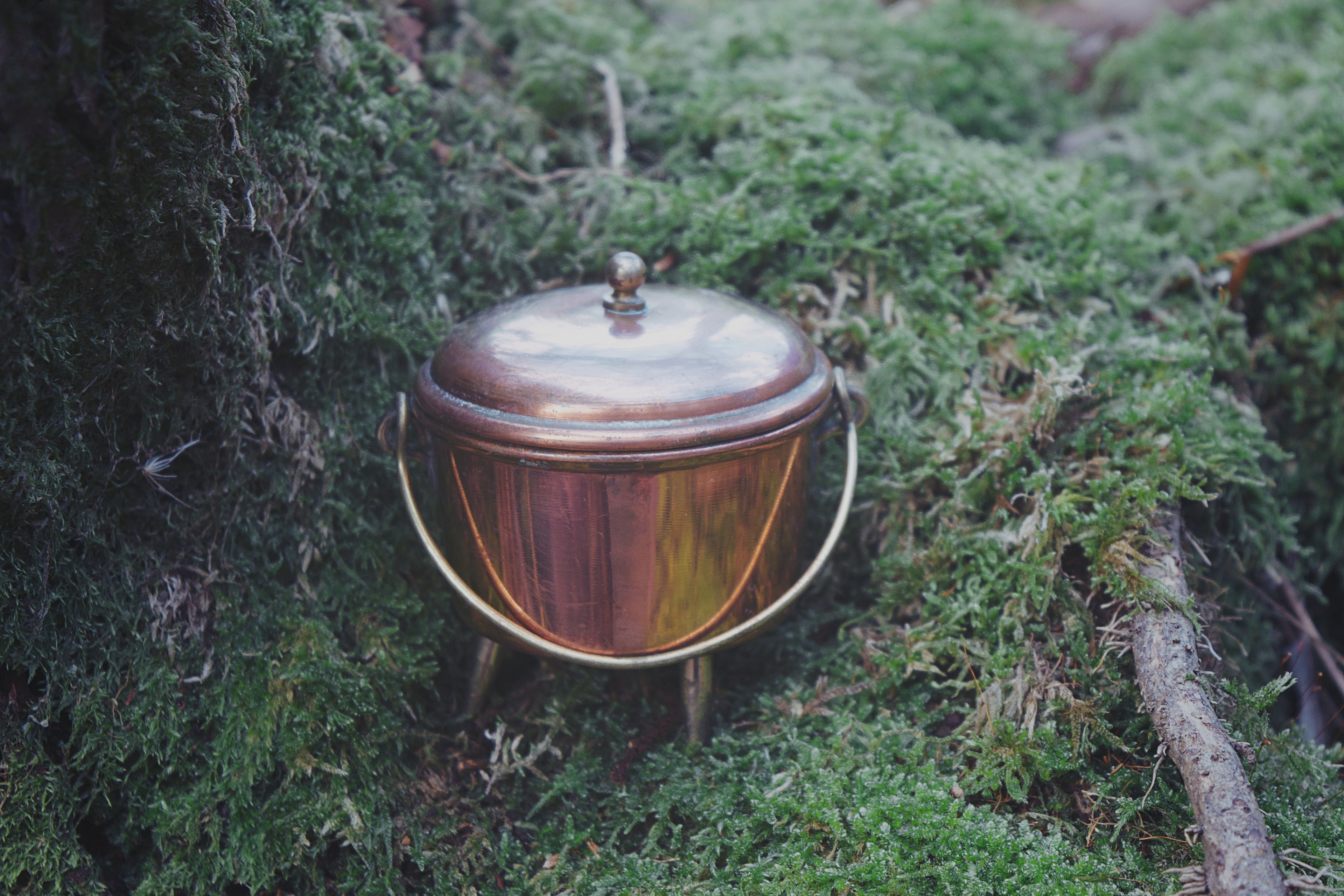 Stout Copper Cauldron — Triple-Footed Form with Brass Knob Lid, Villedieu Make