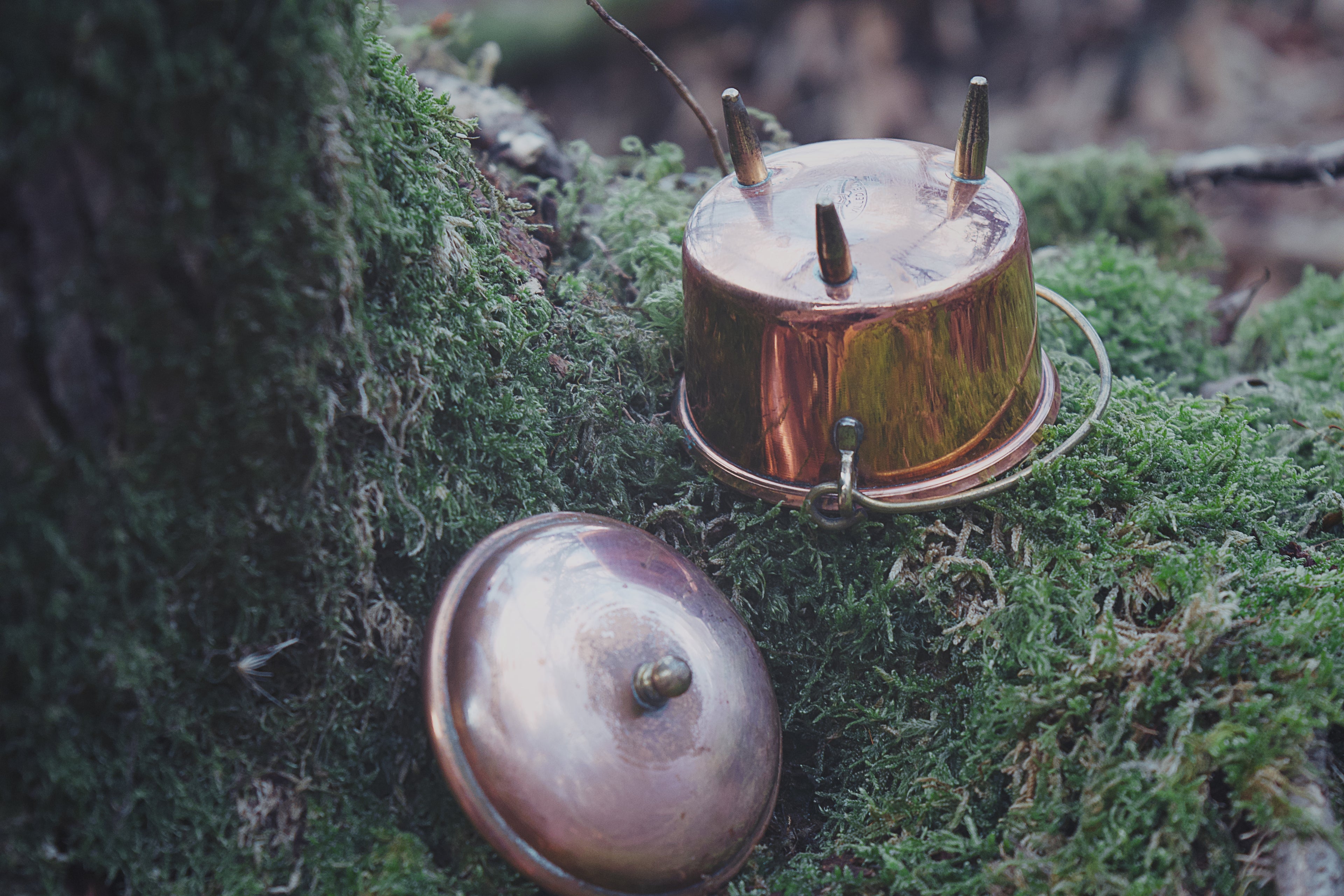 Stout Copper Cauldron — Triple-Footed Form with Brass Knob Lid, Villedieu Make
