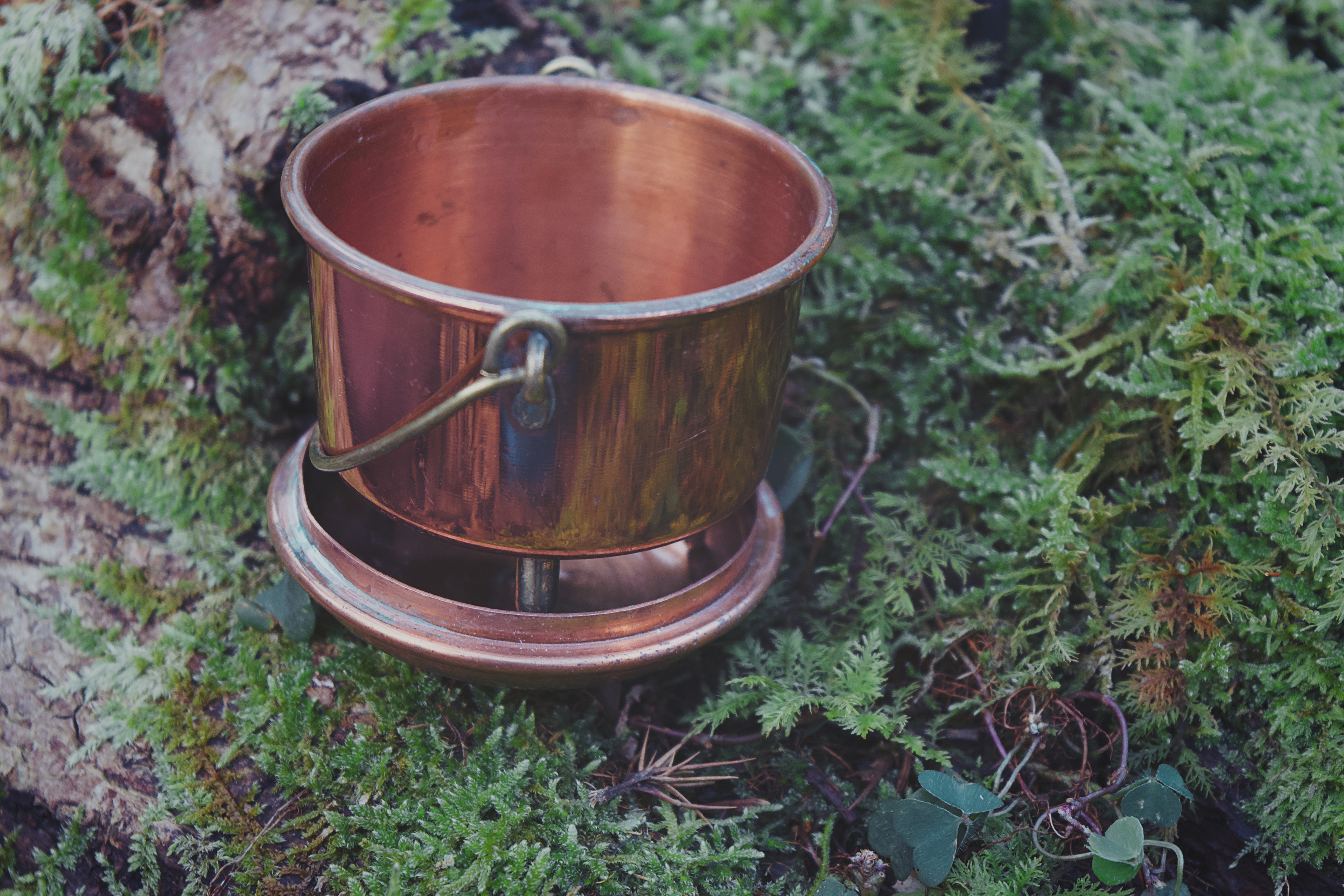 Stout Copper Cauldron — Triple-Footed Form with Brass Knob Lid, Villedieu Make