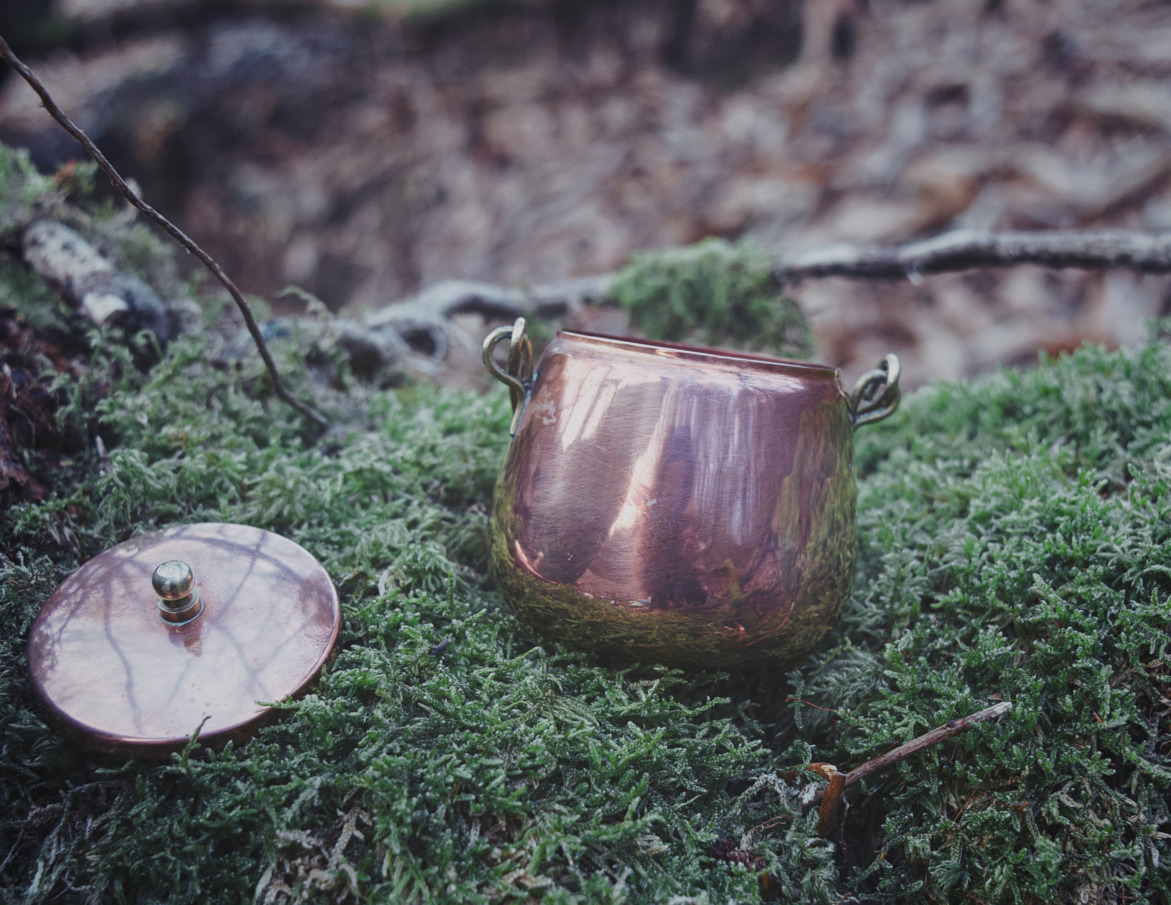 Compact Copper Hanging Cauldron with Brass Knob Lid & Black Iron Tripod — Villedieu Lineage