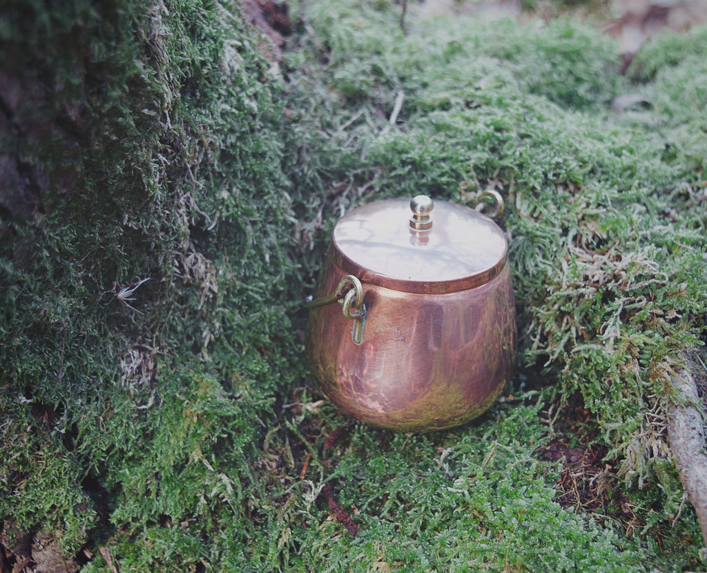Compact Copper Hanging Cauldron with Brass Knob Lid & Black Iron Tripod — Villedieu Lineage