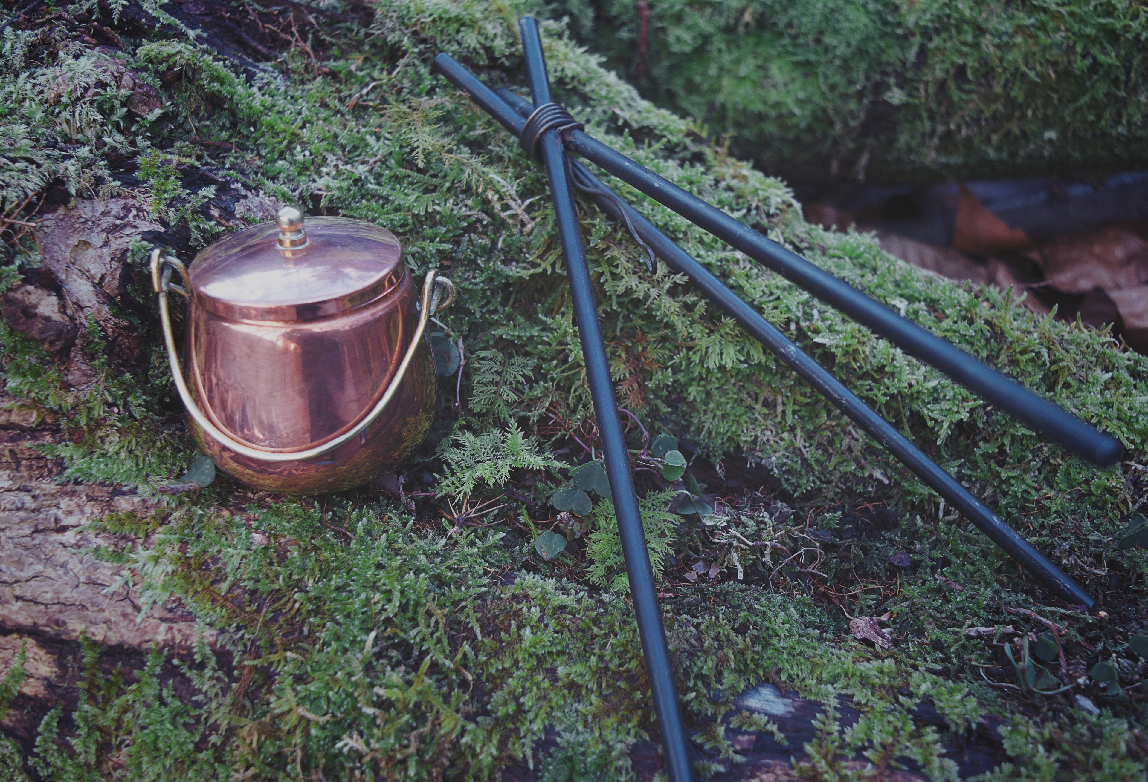 Compact Copper Hanging Cauldron with Brass Knob Lid & Black Iron Tripod — Villedieu Lineage