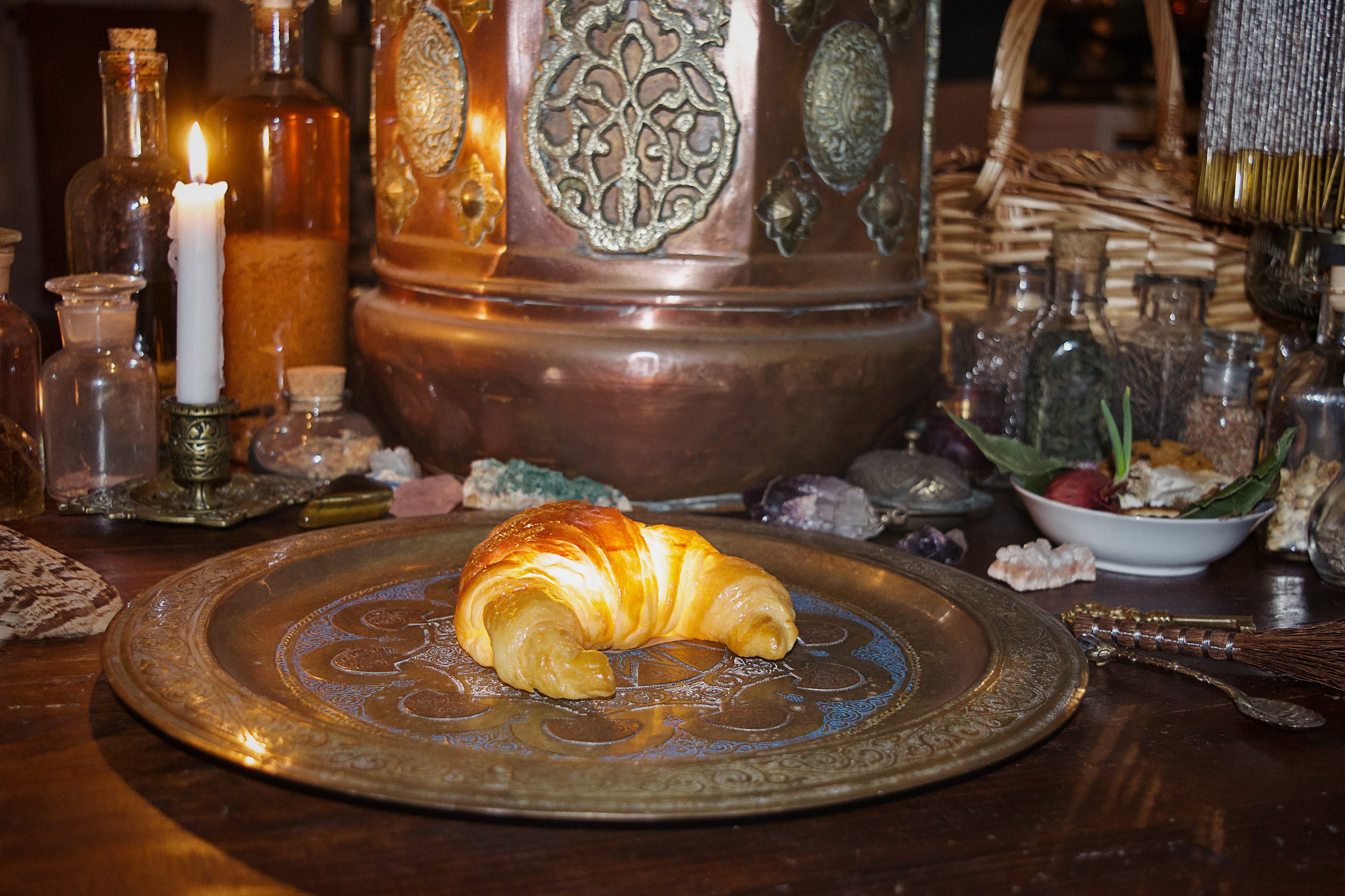✨🥐🌙 Lunula Crescens Croissant Lamp PRESALE 🌙🥐✨