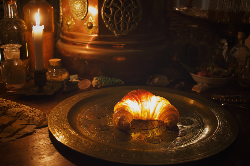 ✨🥐🌙 Lunula Crescens Croissant Lamp PRESALE 🌙🥐✨