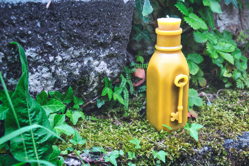 Large Honeyjar wtih Skeleton Key